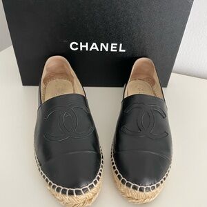 CHANEL black lambskin espadrilles. 37.